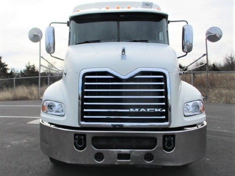 USED 2016 MACK PINNACLE CXU613 SLEEPER TRUCK #$vid