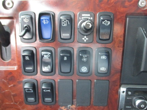 USED 2014 MACK PINNACLE CXU613 SLEEPER TRUCK #$vid