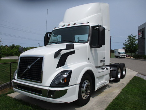 USED 2018 VOLVO VNL64T300 DAYCAB TRUCK #$vid