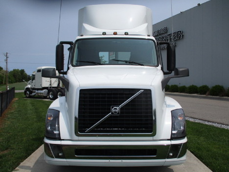 USED 2018 VOLVO VNL64T300 DAYCAB TRUCK #$vid