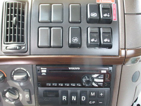 USED 2018 VOLVO VNL64T300 DAYCAB TRUCK #$vid