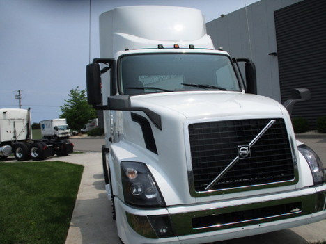 USED 2018 VOLVO VNL64T300 DAYCAB TRUCK #$vid