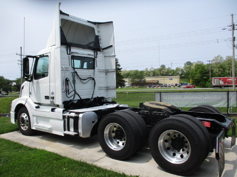 USED 2018 VOLVO VNL64T300 DAYCAB TRUCK #$vid