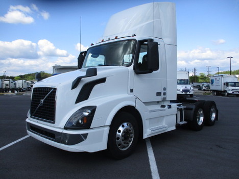 USED 2018 VOLVO VNL64T300 DAYCAB TRUCK #$vid