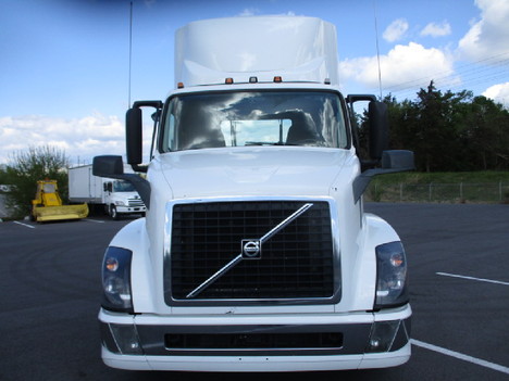USED 2018 VOLVO VNL64T300 DAYCAB TRUCK #$vid