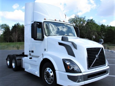 USED 2018 VOLVO VNL64T300 DAYCAB TRUCK #$vid