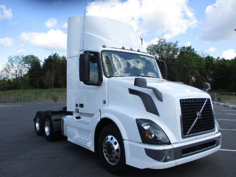 USED 2018 VOLVO VNL64T300 DAYCAB TRUCK #$vid