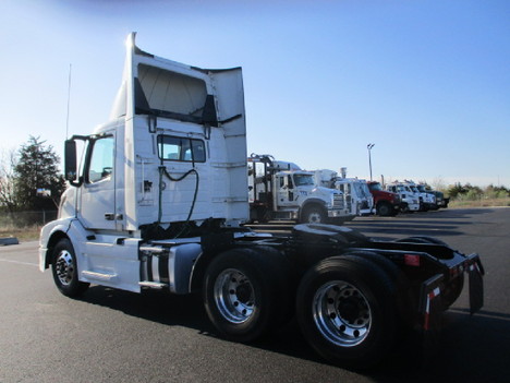 USED 2018 VOLVO VNL64T300 DAYCAB TRUCK #$vid