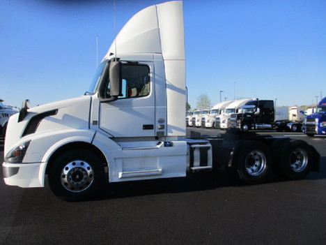 USED 2018 VOLVO VNL64T300 DAYCAB TRUCK #$vid