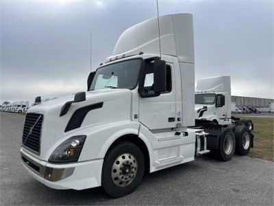 USED 2018 VOLVO VNL64T300 DAYCAB TRUCK #$vid