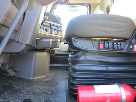 USED 2018 VOLVO VNL64T300 DAYCAB TRUCK #$vid