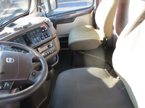 USED 2018 VOLVO VNL64T300 DAYCAB TRUCK #$vid