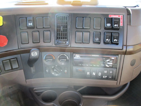 USED 2018 VOLVO VNL64T300 DAYCAB TRUCK #$vid