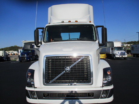 USED 2018 VOLVO VNL64T300 DAYCAB TRUCK #$vid