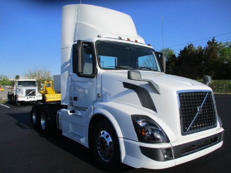 USED 2018 VOLVO VNL64T300 DAYCAB TRUCK #$vid