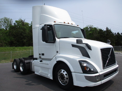 USED 2018 VOLVO VNL64T300 DAYCAB TRUCK #$vid