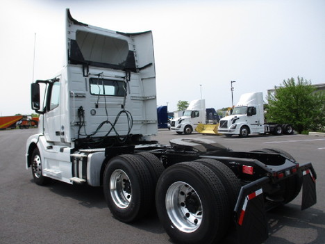 USED 2018 VOLVO VNL64T300 DAYCAB TRUCK #$vid