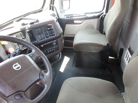 USED 2018 VOLVO VNL64T300 DAYCAB TRUCK #$vid