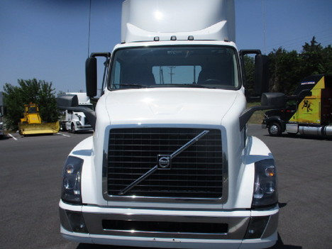 USED 2018 VOLVO VNL64T300 DAYCAB TRUCK #$vid
