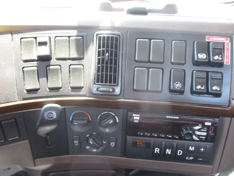 USED 2018 VOLVO VNL64T300 DAYCAB TRUCK #$vid