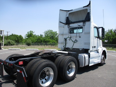 USED 2018 VOLVO VNL64T300 DAYCAB TRUCK #$vid
