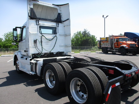 USED 2018 VOLVO VNL64T300 DAYCAB TRUCK #$vid