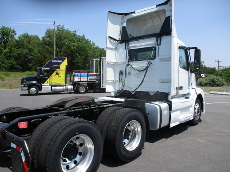 USED 2018 VOLVO VNL64T300 DAYCAB TRUCK #$vid
