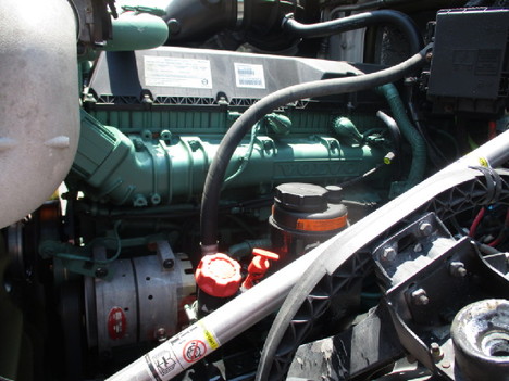 USED 2018 VOLVO VNL64T300 DAYCAB TRUCK #$vid