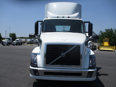 USED 2018 VOLVO VNL64T300 DAYCAB TRUCK #$vid