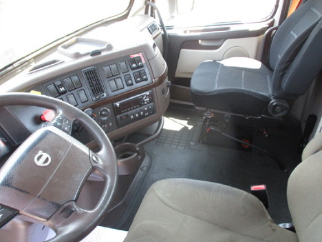 USED 2018 VOLVO VNL64T300 DAYCAB TRUCK #$vid