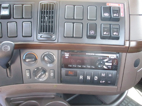 USED 2018 VOLVO VNL64T300 DAYCAB TRUCK #$vid