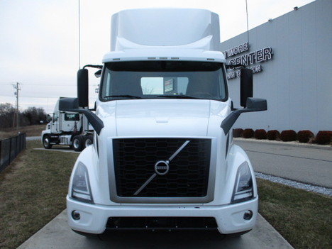 USED 2021 VOLVO VNR64T300 TANDEM AXLE DAYCAB TRUCK #$vid