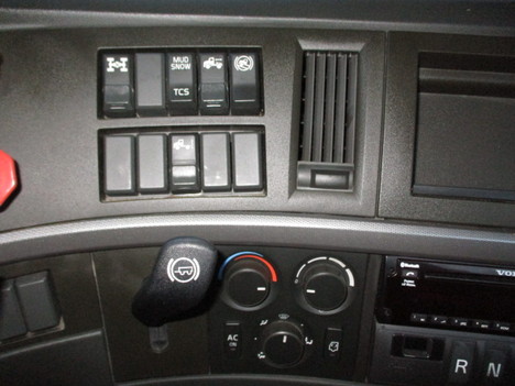 USED 2021 VOLVO VNR64T300 TANDEM AXLE DAYCAB TRUCK #$vid