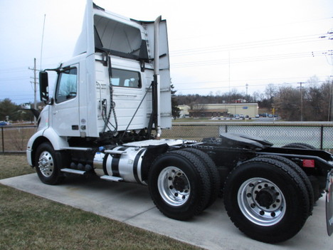 USED 2021 VOLVO VNR64T300 TANDEM AXLE DAYCAB TRUCK #$vid