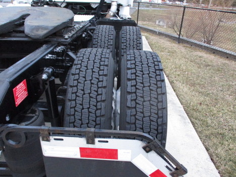 USED 2021 VOLVO VNR64T300 TANDEM AXLE DAYCAB TRUCK #$vid