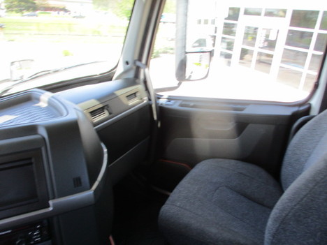 USED 2020 VOLVO VNR64T300 DAYCAB TRUCK #$vid