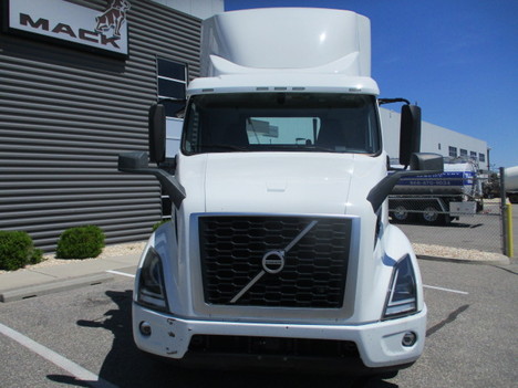 USED 2020 VOLVO VNR64T300 DAYCAB TRUCK #$vid