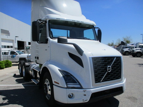 USED 2020 VOLVO VNR64T300 DAYCAB TRUCK #$vid