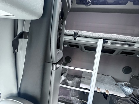 NEW 2025 VOLVO VNL64T860 SLEEPER TRUCK #$vid