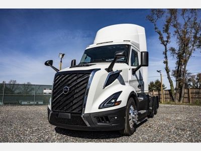 NEW 2025 VOLVO VNL64T300 DAYCAB TRUCK #$vid