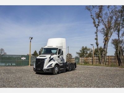 NEW 2025 VOLVO VNL64T300 DAYCAB TRUCK #$vid