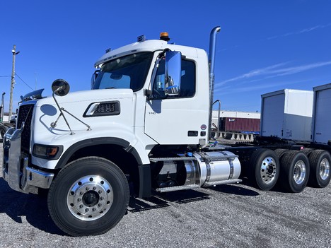 NEW 2025 VOLVO VHD84FT TRI-AXLE DAYCAB TRUCK #$vid