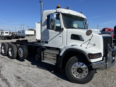 NEW 2025 VOLVO VHD84FT TRI-AXLE DAYCAB TRUCK #$vid