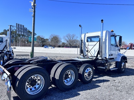 NEW 2025 VOLVO VHD84FT TRI-AXLE DAYCAB TRUCK #$vid