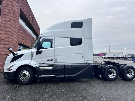 NEW 2026 VOLVO VNL64T860 TANDEM AXLE SLEEPER TRUCK #$vid