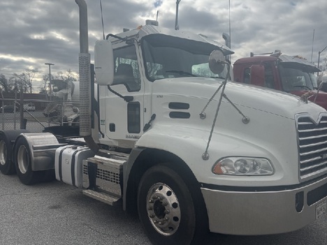 USED 2018 MACK CXU613 TANDEM AXLE DAYCAB TRUCK #$vid