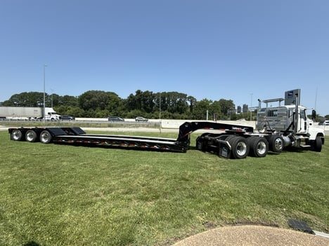 NEW 2027 MACK PI84T TRI-AXLE DAYCAB TRUCK #$vid