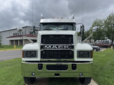 NEW 2025 MACK PI84T TRI-AXLE DAYCAB TRUCK #$vid