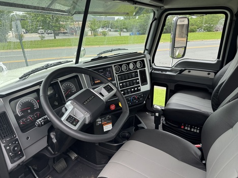 NEW 2025 MACK PI84T TRI-AXLE DAYCAB TRUCK #$vid