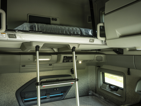 NEW 2025 VOLVO VNL860 TANDEM AXLE SLEEPER TRUCK #$vid